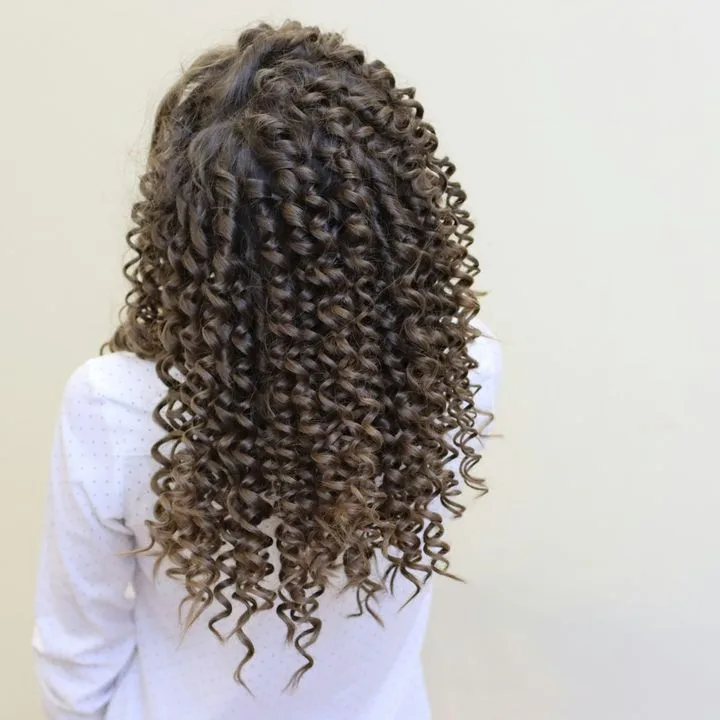 Capelli ricci definiti visti di spalle, Dame Hair specialisti del riccio a Vibo Valentia